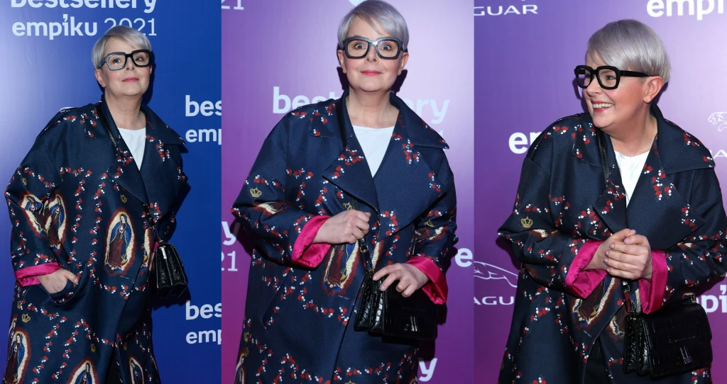 Karolina Korwin Piotrowska w płaszczu z wizerunkiem Maryi Karolina Korwin Piotrowska w płaszczu z wizerunkiem Maryi