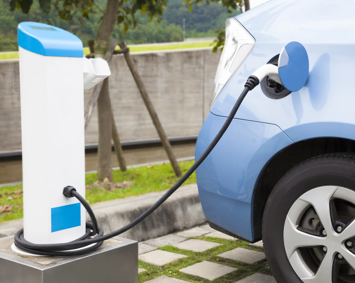 Serwisowanie samochodów elektrycznych w ASO faktycznie potrafi być tanie, jednak nie dla każdego modelu i producenta. Serwisowanie samochodów elektrycznych w ASO faktycznie potrafi być tanie, jednak nie dla każdego modelu i producenta.