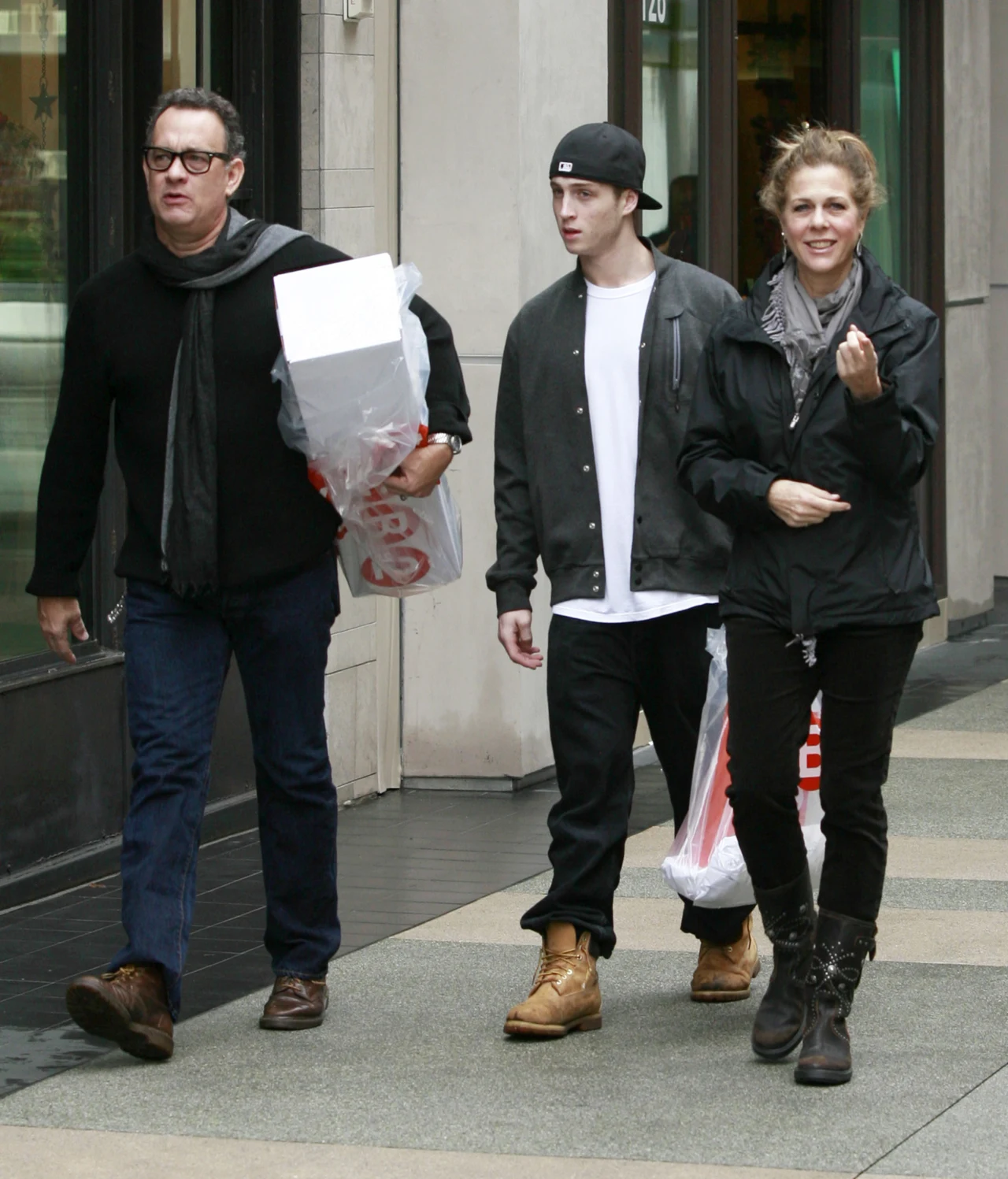 Tom Hanks z żoną i synem Chetem Tom Hanks z żoną i synem Chetem