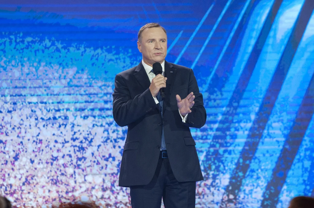 Jacek Kurski podróżował, będąc zakażonym koronawirusem Jacek Kurski podróżował, będąc zakażonym koronawirusem