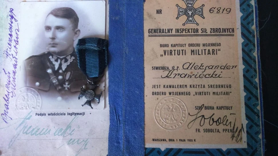 Pradziadek polskiego rugbisty Eda Krawieckiego, Aleksander został uhonorowany Virtuti Militari za udział w wojnie z bolszewikami