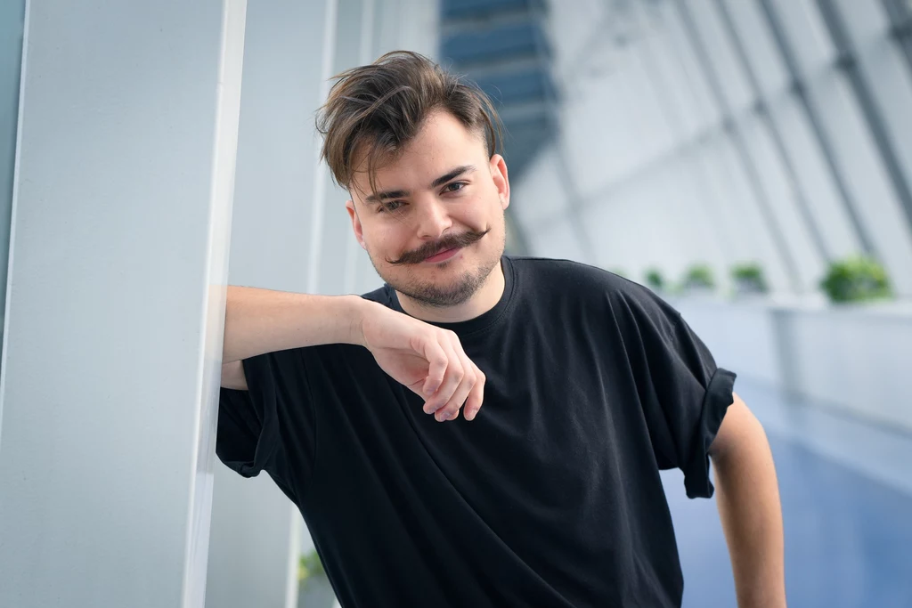 Wiktor Dyduła prezentuje "słowoklip" do piosenki "Dobrze wiesz, że tęsknię" Wiktor Dyduła prezentuje "słowoklip" do piosenki "Dobrze wiesz, że tęsknię"