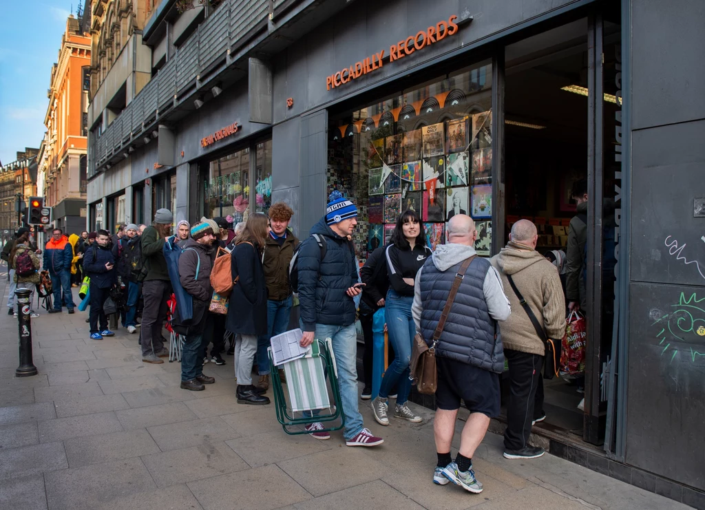 Kolejka przed jednym ze sklepów w Manchesterze podczas Record Store Day 2018 Kolejka przed jednym ze sklepów w Manchesterze podczas Record Store Day 2018
