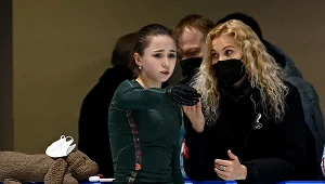 Pekin 2022. Eteri Tutberidze (z prawej) i Kamiła Walijewa