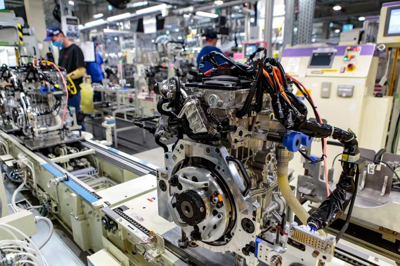 Toyota inwestuje miliardy euro, aby przyspieszyć tempo elektryfikacji w produkowanej przez koncern gamie modelowej Toyota inwestuje miliardy euro, aby przyspieszyć tempo elektryfikacji w produkowanej przez koncern gamie modelowej