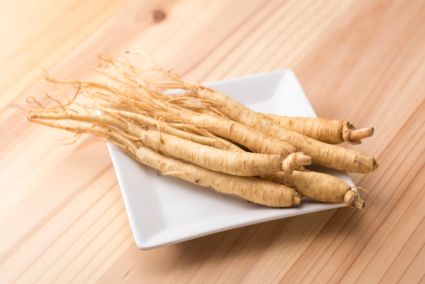 Żeń-szeń działa na organizm wielokierunkowo. Jego właściwości cenione są od wieków