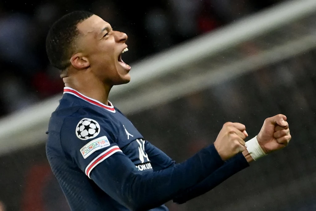 Kylian Mbappe ma dostać od PSG ogromne pieniądze Kylian Mbappe ma dostać od PSG ogromne pieniądze