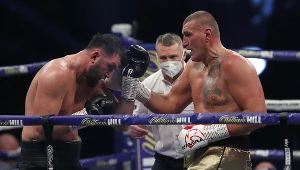 Mariusz Wach (z prawej) podczas pojedynku z Hughie Furym