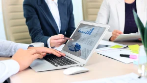 Trend spadkowy na GPW rozwija się 