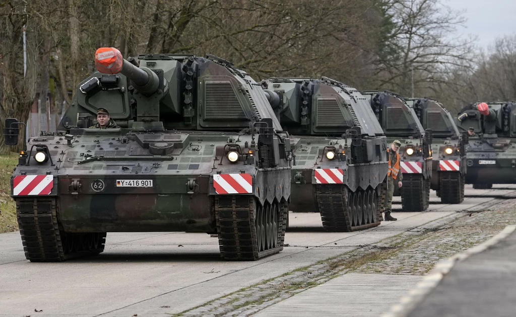 Kolumna niemieckich pojazdów pancernych Kolumna niemieckich pojazdów pancernych