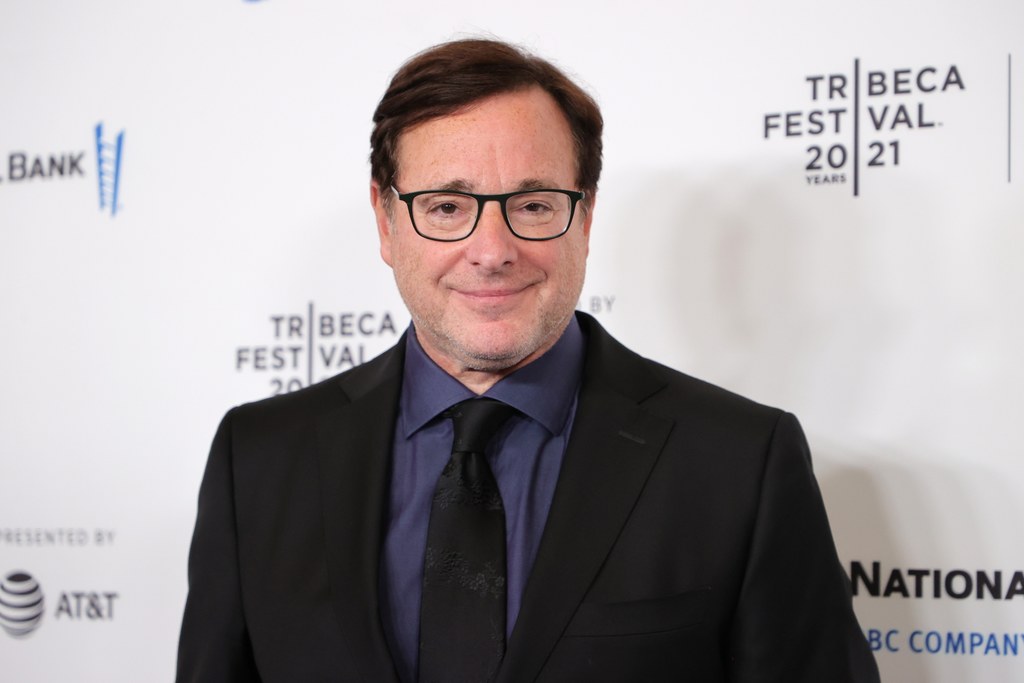 Bob Saget zmarł 9 stycznia 2022 roku. Wcześniej zagrał w teledysku