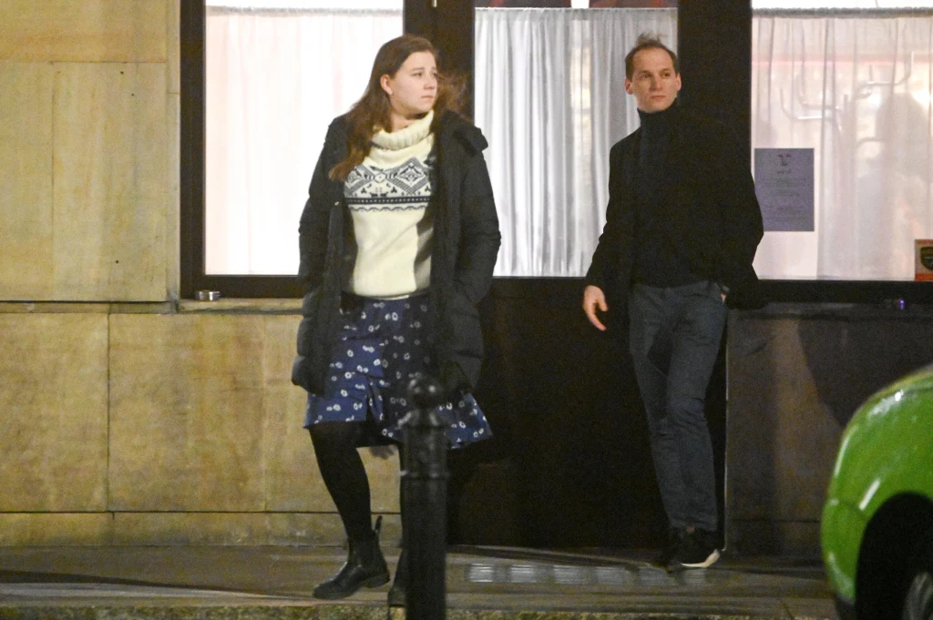 Julia Królikowska dość szybko zdecydowała się opuścić imprezę urodzinową brata. Julia Królikowska dość szybko zdecydowała się opuścić imprezę urodzinową brata.