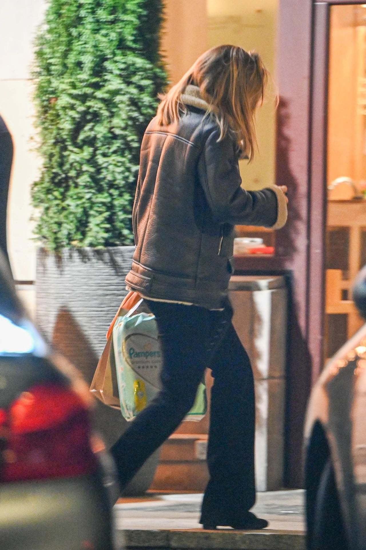 Magdalena Lampraska pojawiła się z paczką pampersów.  Magdalena Lampraska pojawiła się z paczką pampersów.