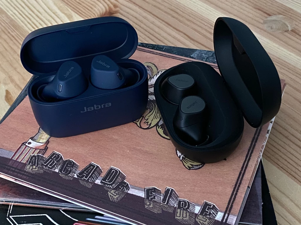 Jabra Elite 4 Active (granatowe) i Jabra Elite 7 Pro (czarne)