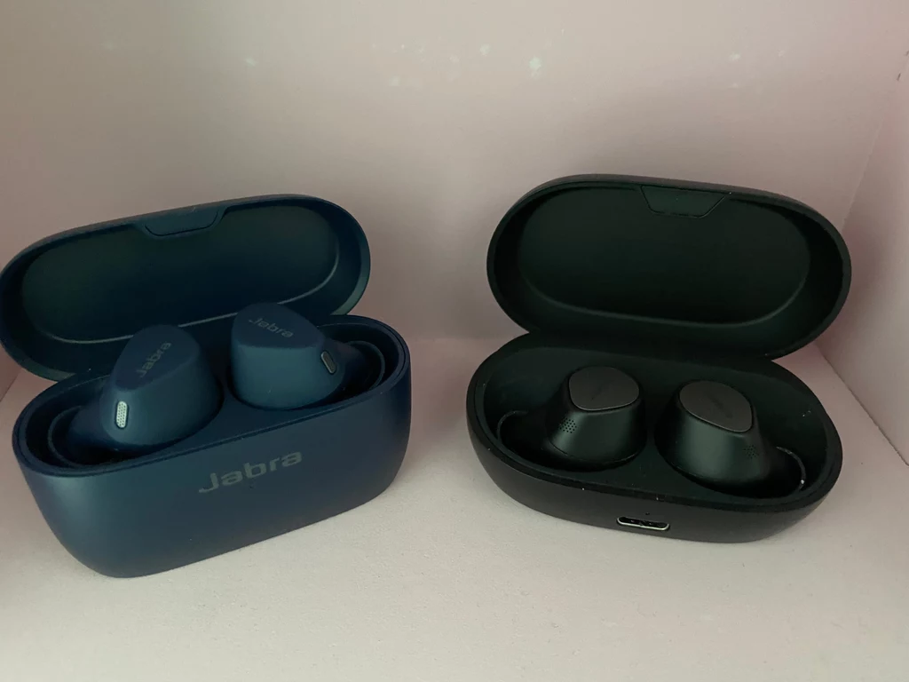 Jabra Elite 4 Active (granatowe) i Jabra Elite 7 Pro (czarne)