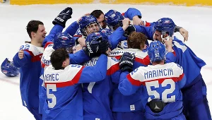 Pekin 2022. Hokeiści Słowacji świętują historyczny sukces