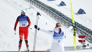 Pekin 2022. Therese Johaug oklaskująca rywalkę