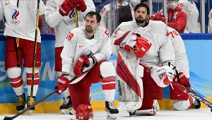 Pekin 2022. Anton Slepyszew (z lewej)