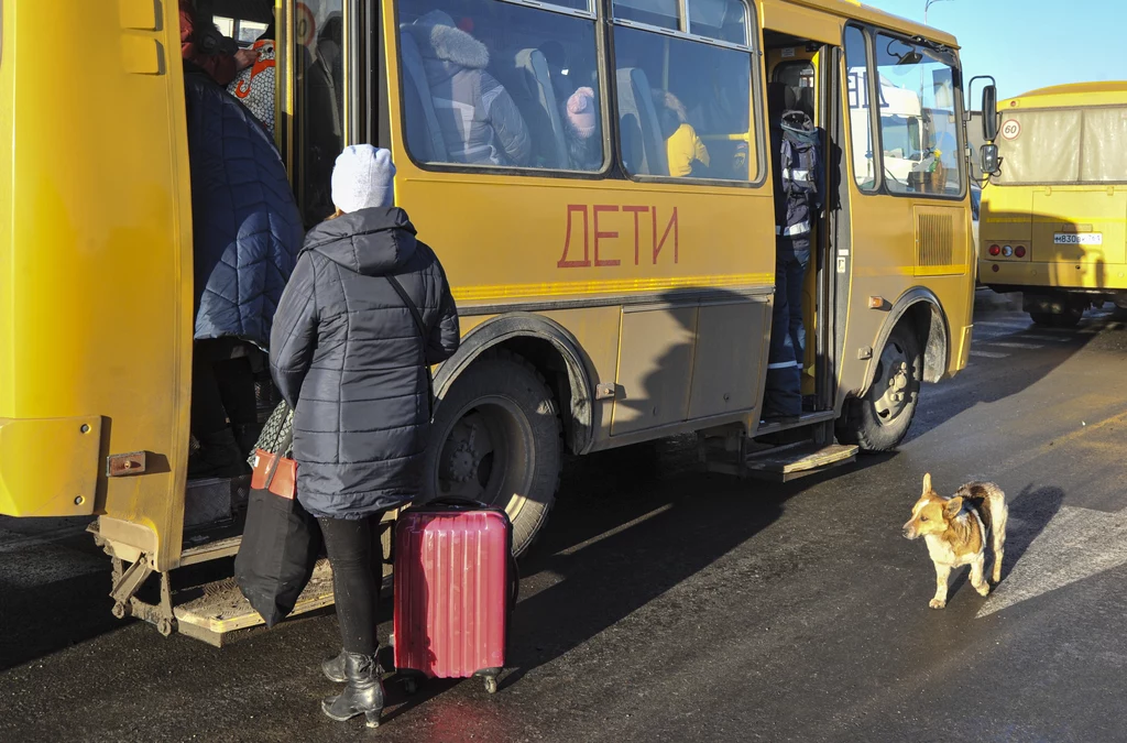 Ewakuowani od dwóch dni siedzą w autobusach Ewakuowani od dwóch dni siedzą w autobusach