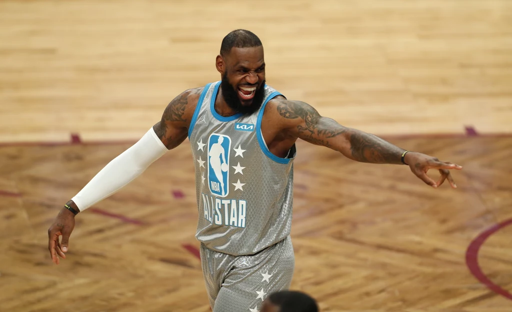 LeBron James podczas Meczu Gwiazd ligi NBA LeBron James podczas Meczu Gwiazd ligi NBA