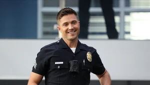 Eric Winter jako Tim Bradford w serialu "Rekrut"