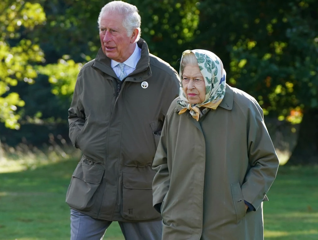 Pałac poinformował, że królowa Elżbieta ma jedynie łagodne objawy przeziębienia 