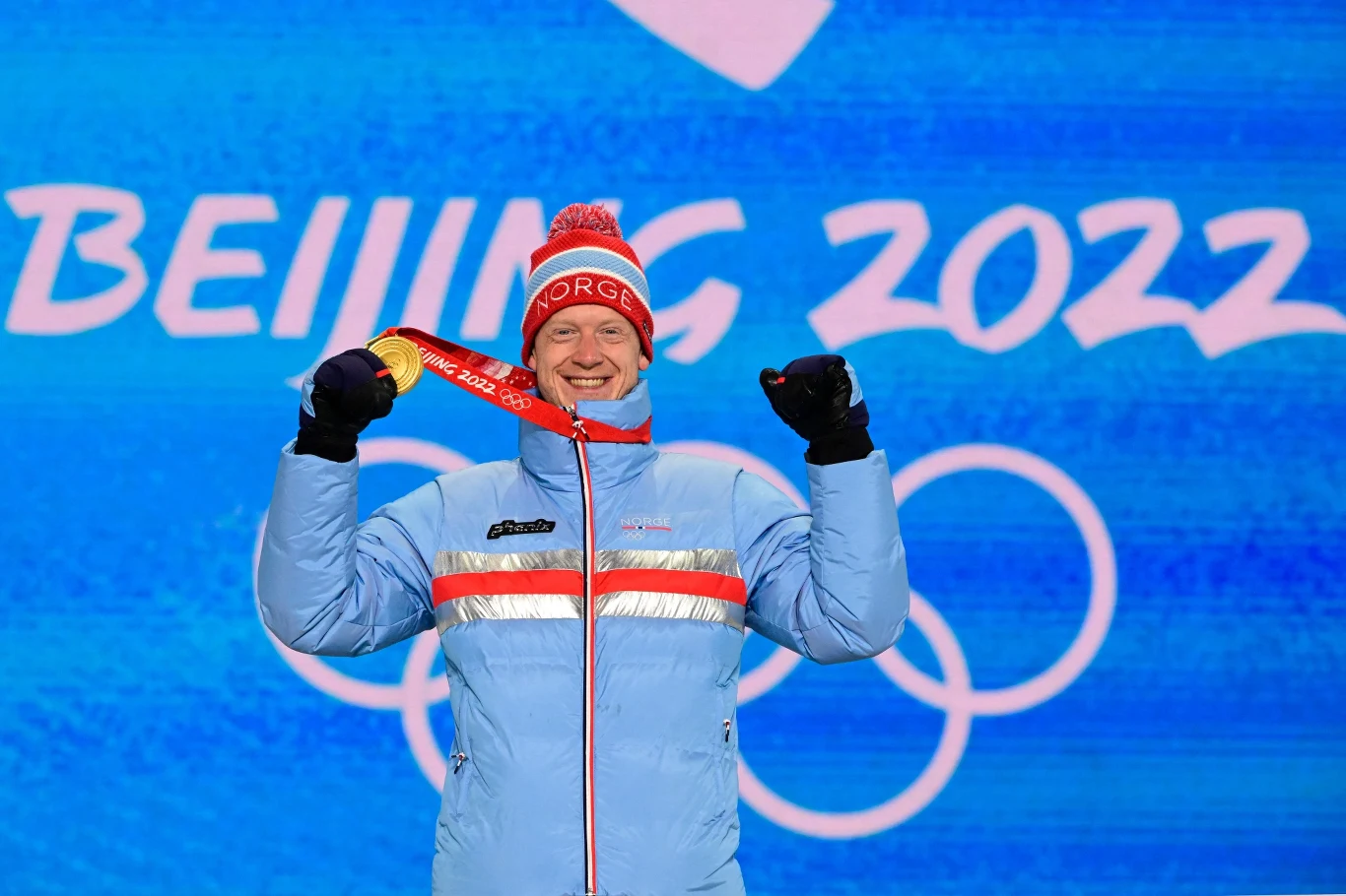 Johannes Thingnes Boe był największą gwiazdą w Pekinie, gdzie wywalczył pięć medali, w tym aż cztery złote