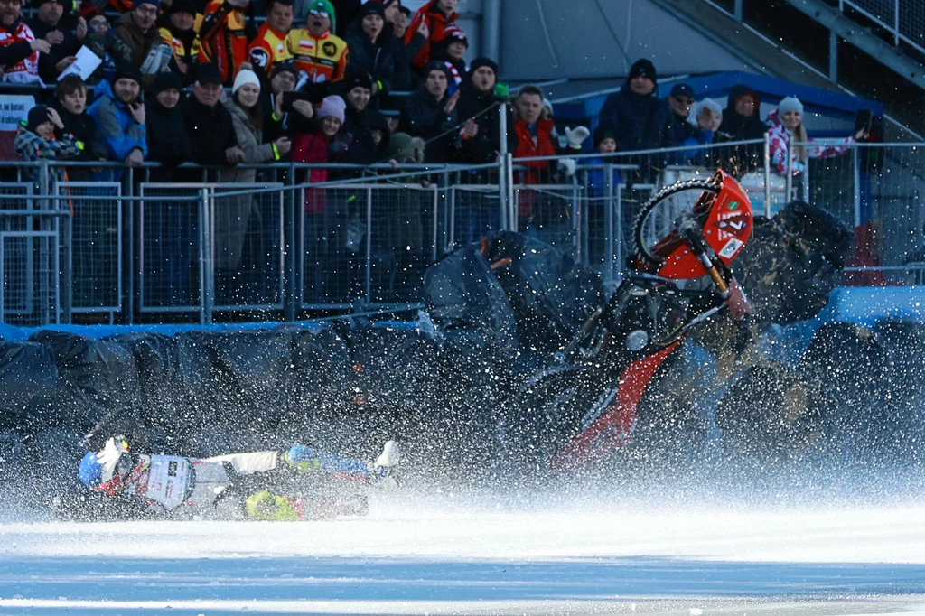 Makabryczny upadek Haralda Simona w zawodach ice speedwaya w Sanoku Makabryczny upadek Haralda Simona w zawodach ice speedwaya w Sanoku