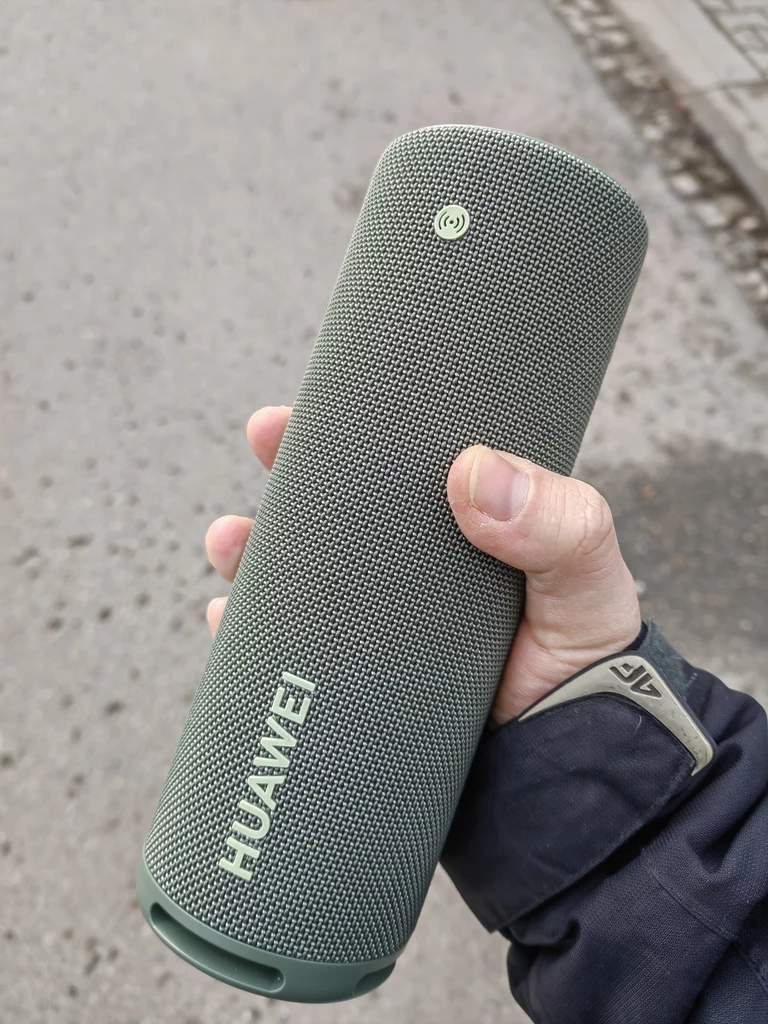 Huawei Sound Joy ma kształt podłużnej tuby