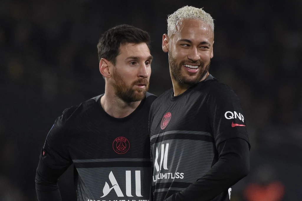Neymar, w tle Lionel Messi Neymar, w tle Lionel Messi