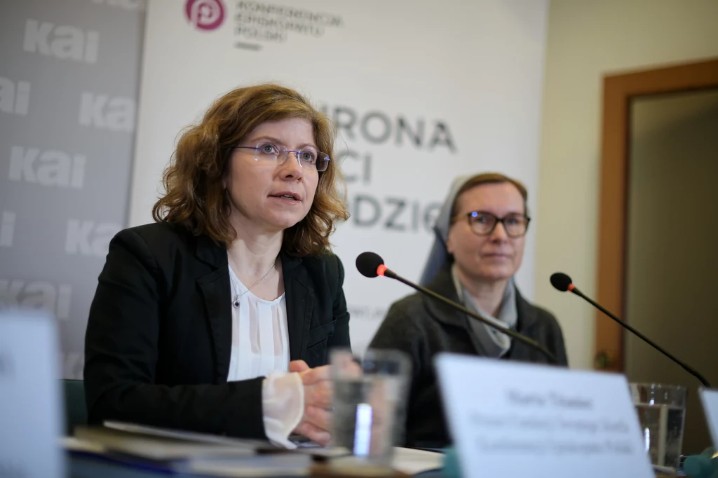 Prezeska Fundacji Świętego Józefa KEP Marta Titaniec (L) i s. Jolanta Hernik (P) podczas sesji pt. "Budowanie systemu ochrony małoletnich i bezbronnych w Kościele w Polsce - bilans i perspektywy" Prezeska Fundacji Świętego Józefa KEP Marta Titaniec (L) i s. Jolanta Hernik (P) podczas sesji pt. "Budowanie systemu ochrony małoletnich i bezbronnych w Kościele w Polsce - bilans i perspektywy"