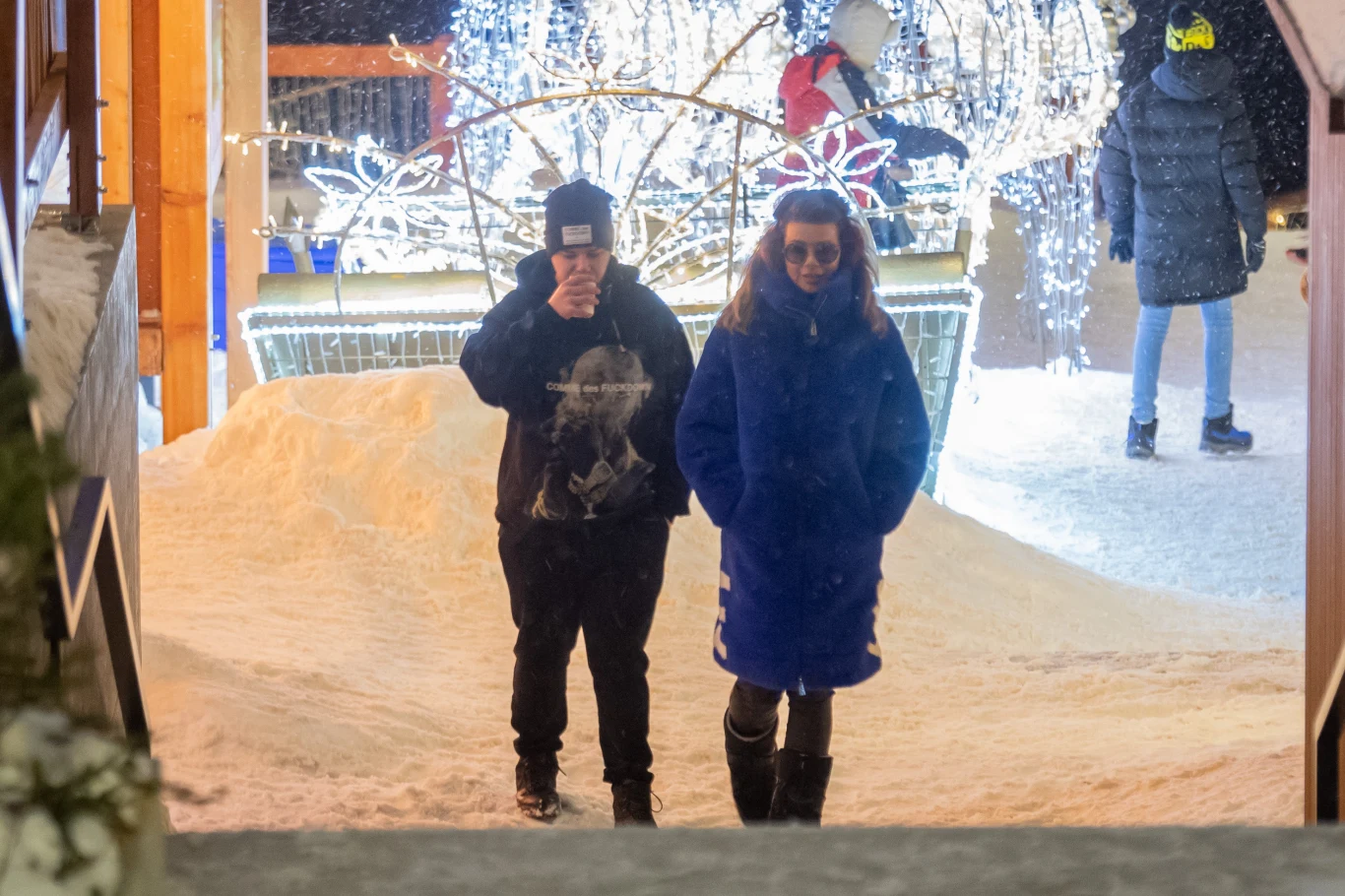 Edyta Górniak szaleje z synem na Krupówkach! Allan pije grzane wino... Edyta Górniak szaleje z synem na Krupówkach! Allan pije grzane wino...