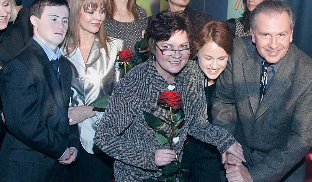 Izabela Trojanowska, Agnieszka Kotulanka z ekipą "Klanu" Izabela Trojanowska, Agnieszka Kotulanka z ekipą "Klanu"