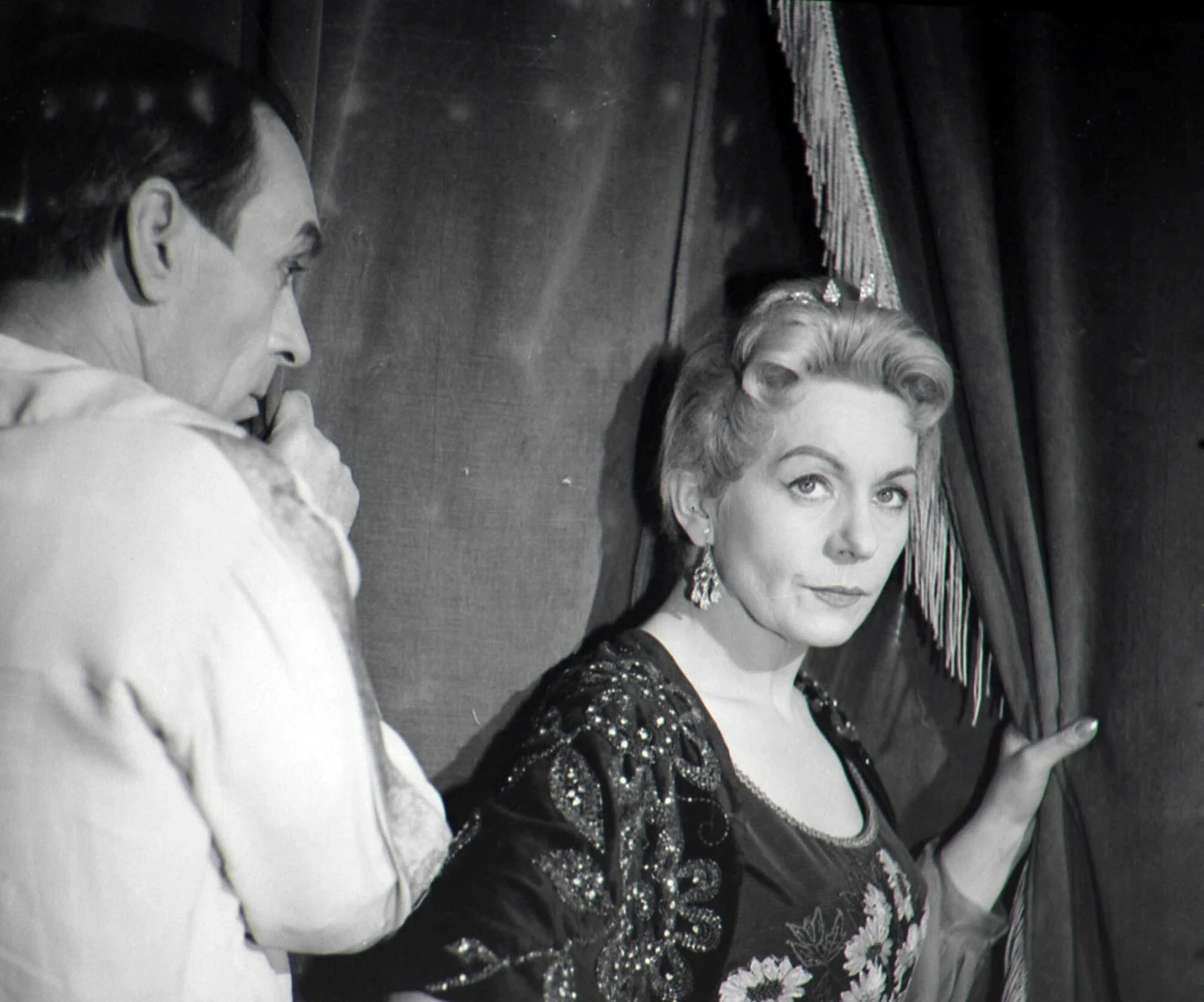 Hanka Bielicka w filmie "Dom bez okien" 
