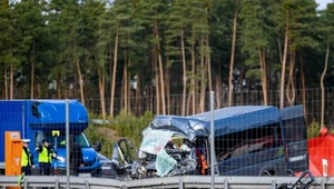 Busem podróżowało sześć osób, cztery zginęły, dwie są w stanie ciężkim