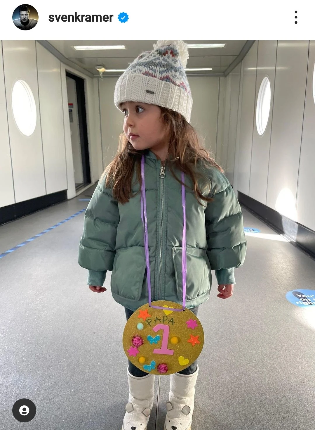 Córka Svena Kramera po jego powrocie z igrzysk w Pekinie/Źródło: Instagram. Córka Svena Kramera po jego powrocie z igrzysk w Pekinie/Źródło: Instagram.