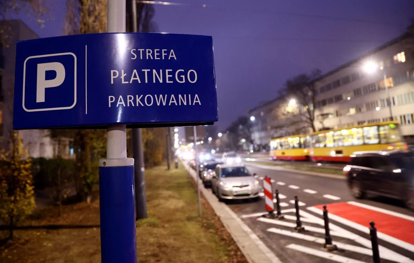 Brak miejsc parkingowych sprawia, że kierowcy omijają centra miast. Cierpią na tym lokalne budżety Brak miejsc parkingowych sprawia, że kierowcy omijają centra miast. Cierpią na tym lokalne budżety