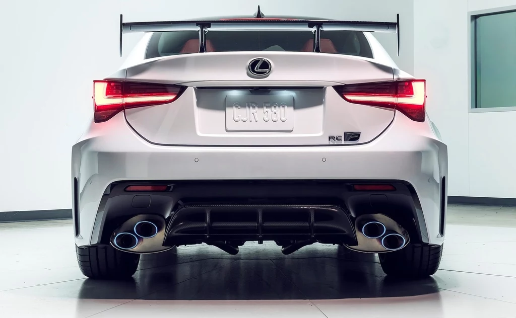 Lexus RC F napędzany jest wolnossącym V8 o pojemności 5 litrów