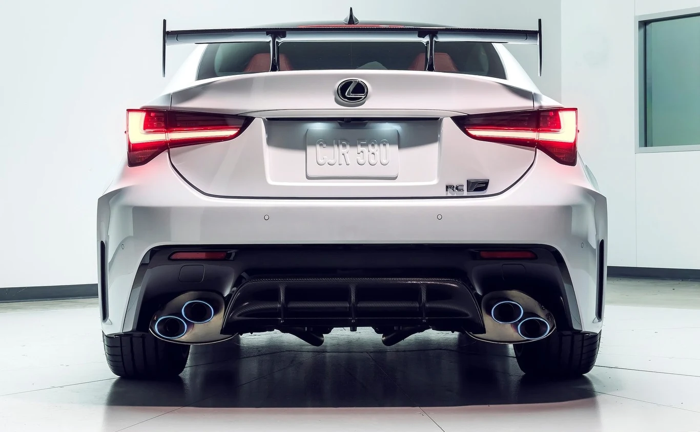 Lexus RC F napędzany jest wolnossącym V8 o pojemności 5 litrów Lexus RC F napędzany jest wolnossącym V8 o pojemności 5 litrów