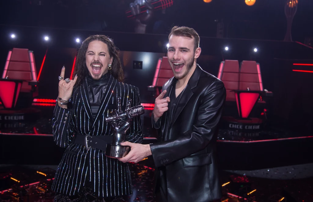 Michał Szpak i Krystian Ochman w finale "The Voice of Poland" w 2020 r.