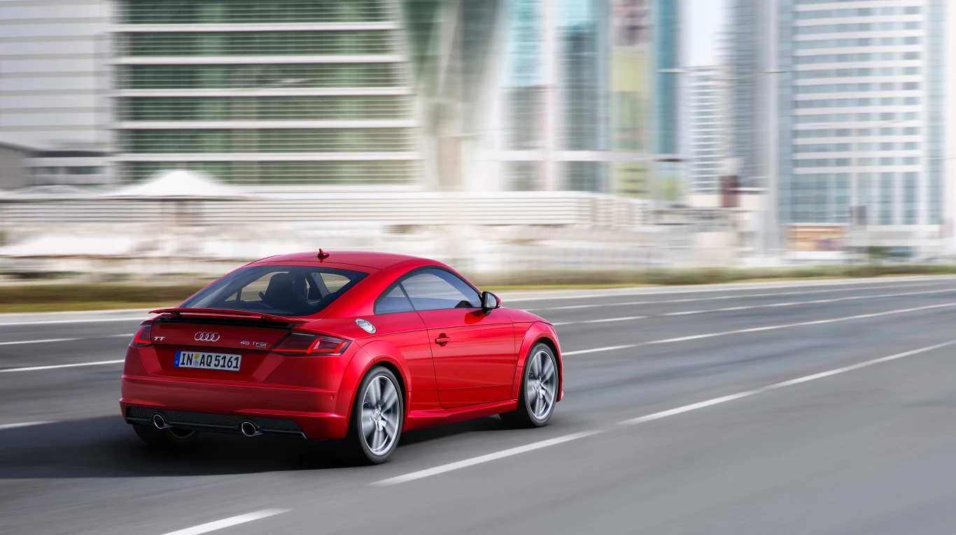Nowe Audi TT Coupe wyróżnia się na drodze nietypową stylistyką