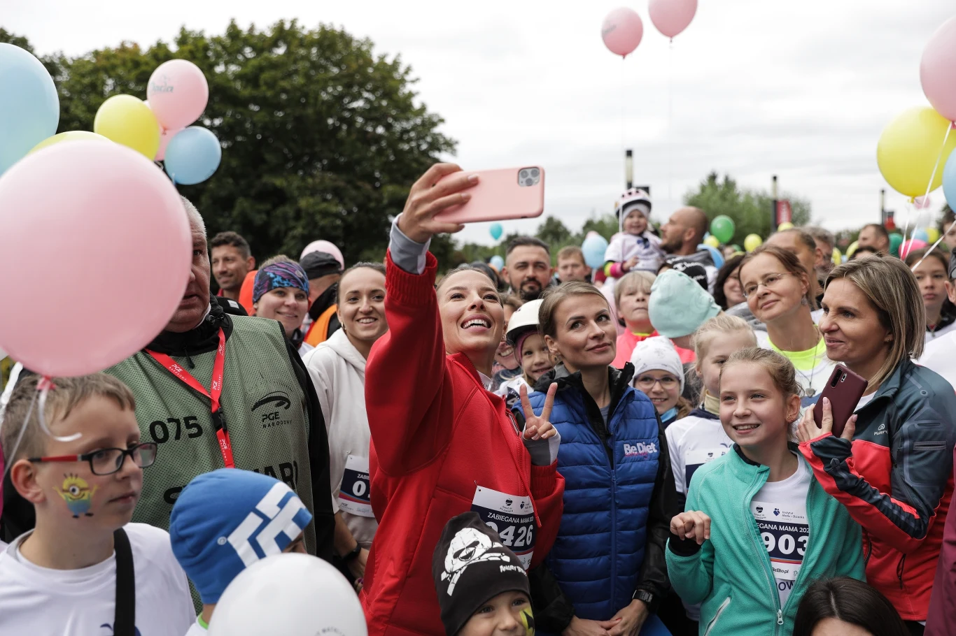 Ewa Chodakowska z fanami na PGE Narodowym. Ewa Chodakowska z fanami na PGE Narodowym.