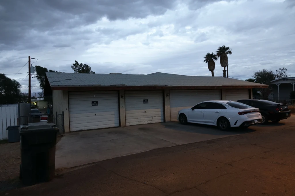 Jedna z osób odpowiedzialnych za tragedię na planie filmu "Rust" nareszcie pokazała się publicznie Jedna z osób odpowiedzialnych za tragedię na planie filmu "Rust" nareszcie pokazała się publicznie