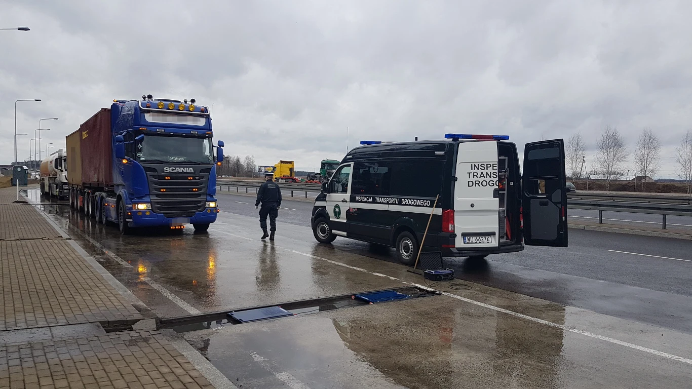 Zatrzymana w Wysokiem Mazowieckiem "stonoga" przewoziła w kontenerach mleko do portu w Gdańsku