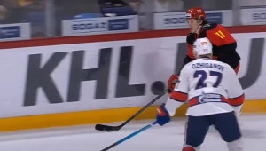 Kalle Kossilla z Jokeritu w starciu z SKA Sankt Petersburg