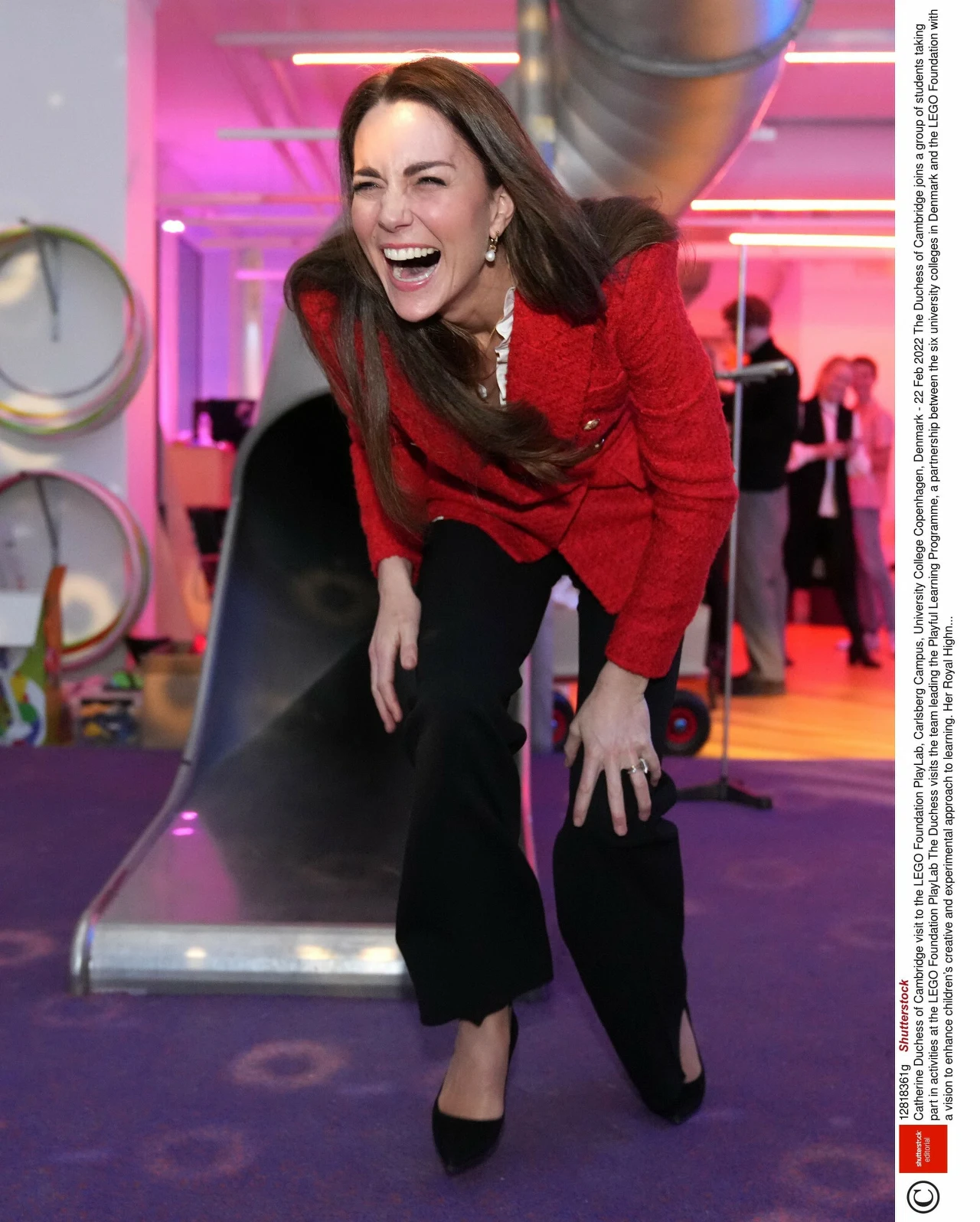 Księżna Kate świetnie się bawi się podczas wizyt w innych krajach Księżna Kate świetnie się bawi się podczas wizyt w innych krajach