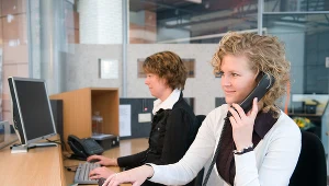 Najwięcej rekrutacji wymagających znajomości języków obcych pojawia się w obrębie sektora obsługi klienta