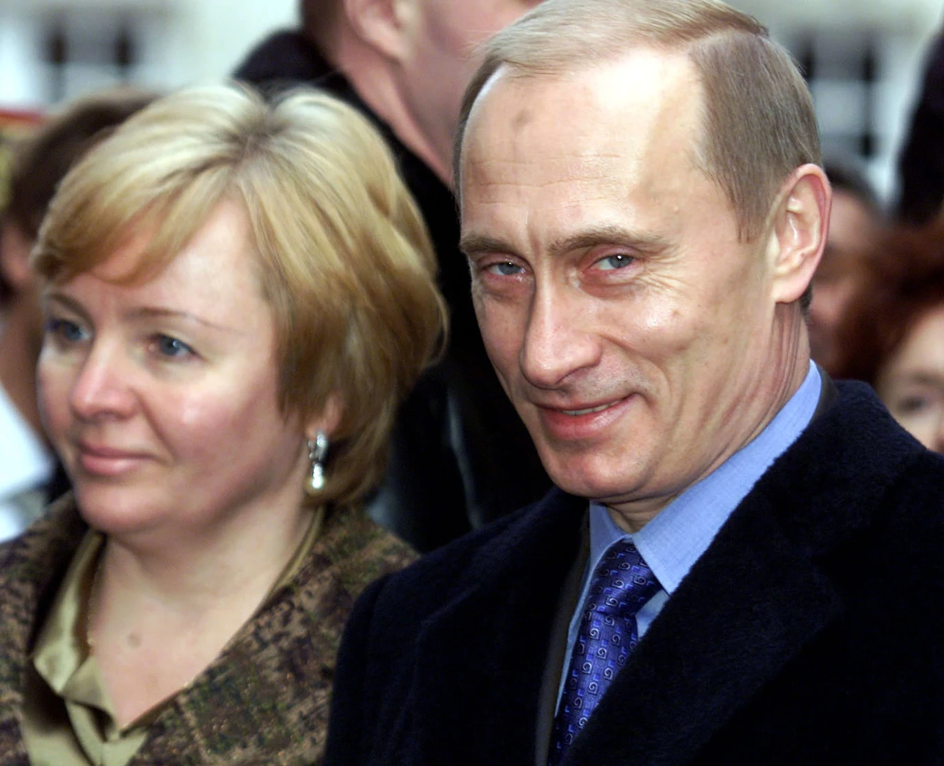 Władimir Putin i jego żona Ludmiła odwiedzają wioskę Saint Emilion, południowo-zachodnia Francja, 2003 rok Władimir Putin i jego żona Ludmiła odwiedzają wioskę Saint Emilion, południowo-zachodnia Francja, 2003 rok