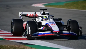 Mick Schumacher w bolidzie Haasa na testach przedsezonowych w Barcelonie