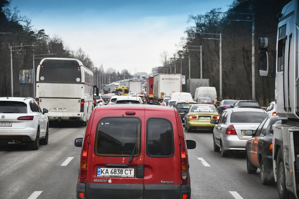 Drogi wyjazdowe na zachód z Kijowa są zakorkowane